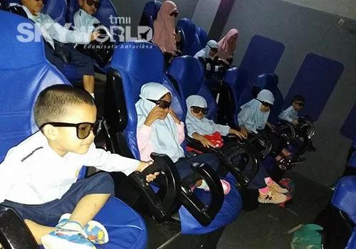 sinema bioskop realistis lima dimensi